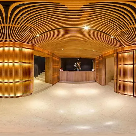 Dom Carlos Park מלון 3*